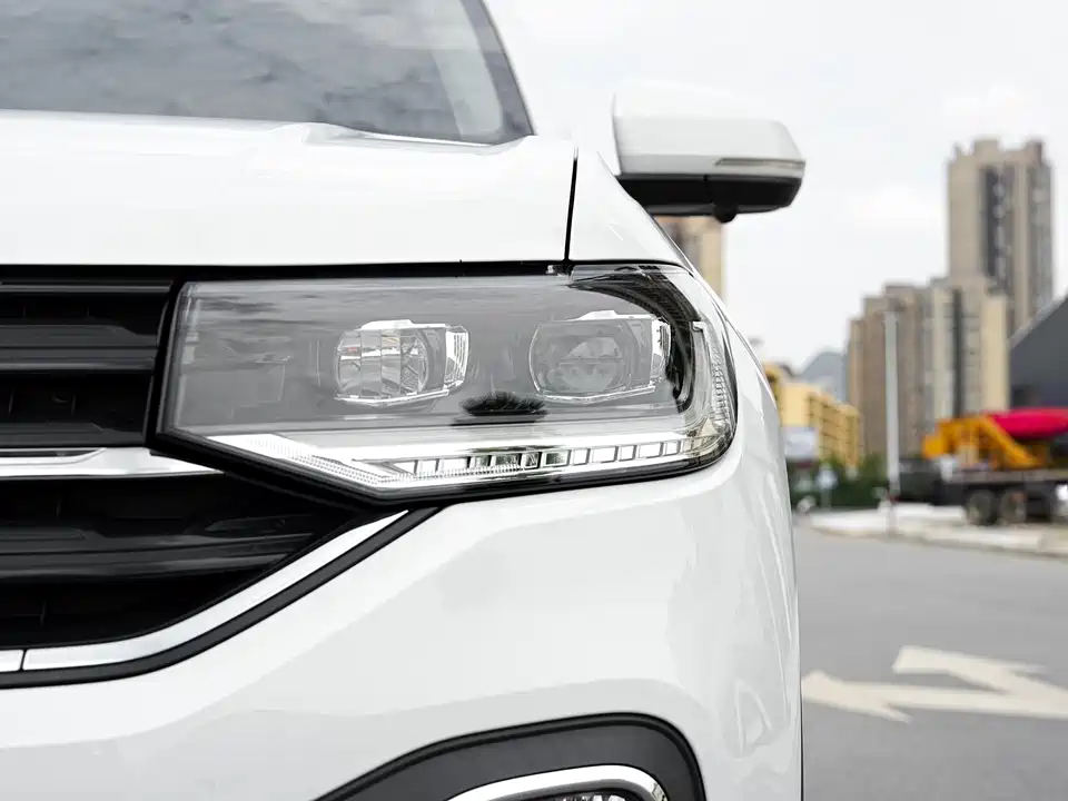 Volkswagen Exploring the shadow