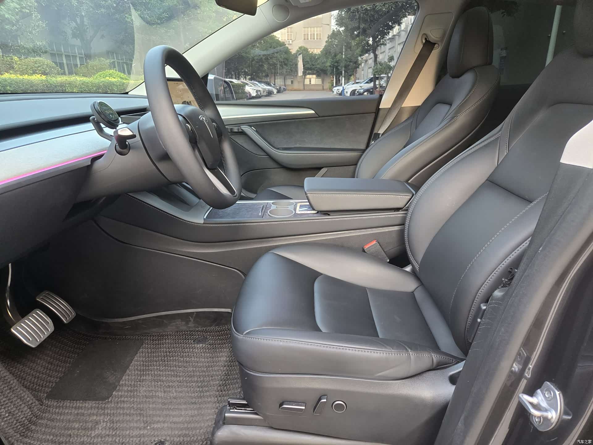 Tesla Model Y, 2025 8