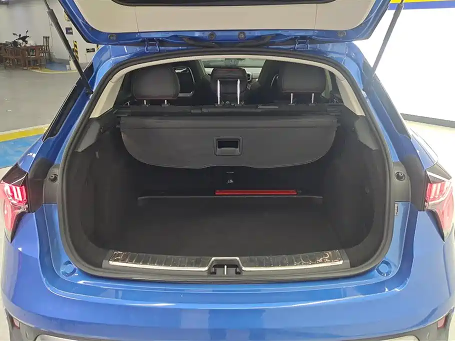 Lynk & Co 02