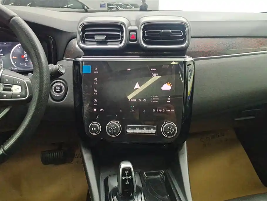 Lynk & Co 02