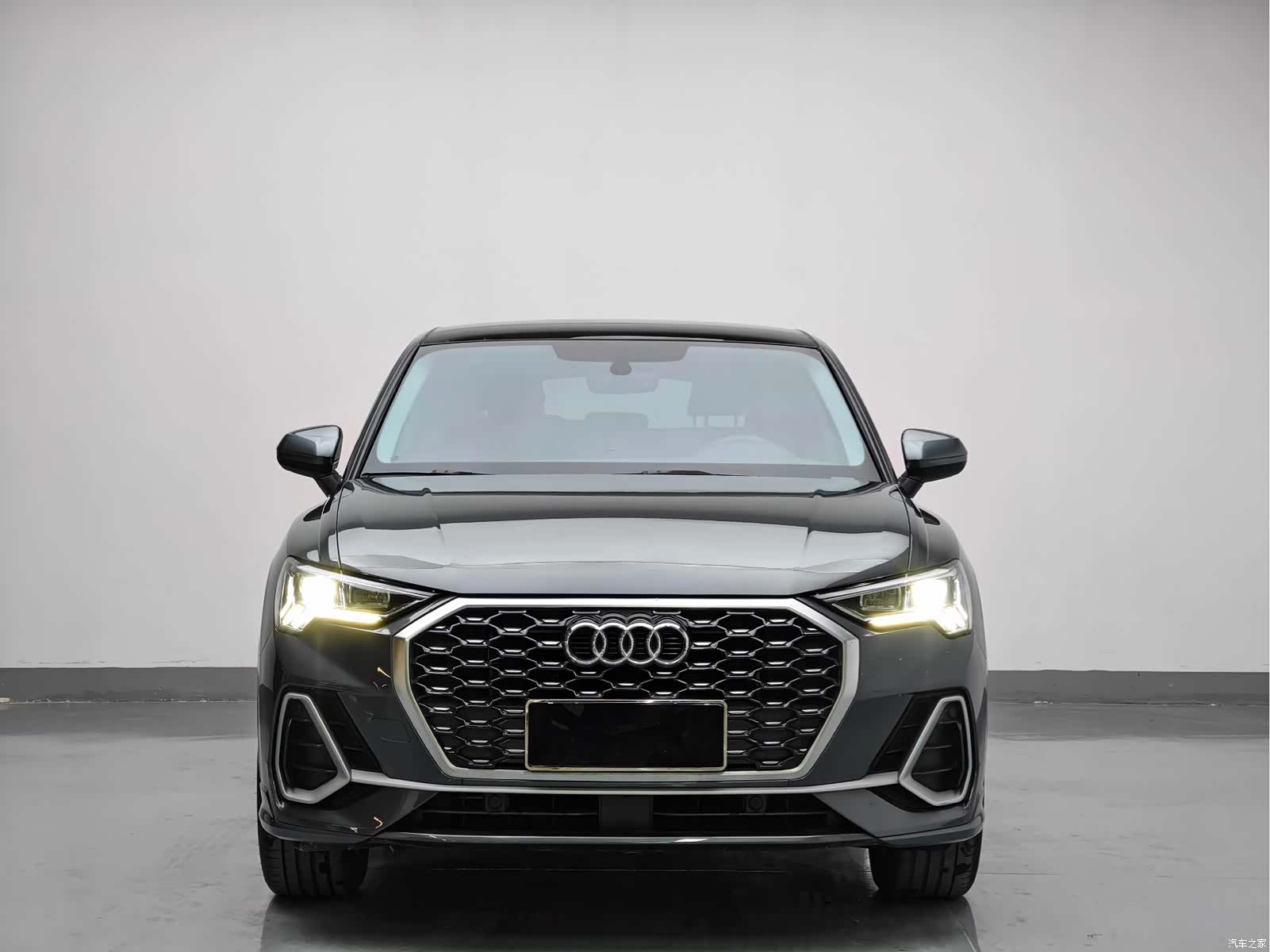 Audi Q3, 2023 2