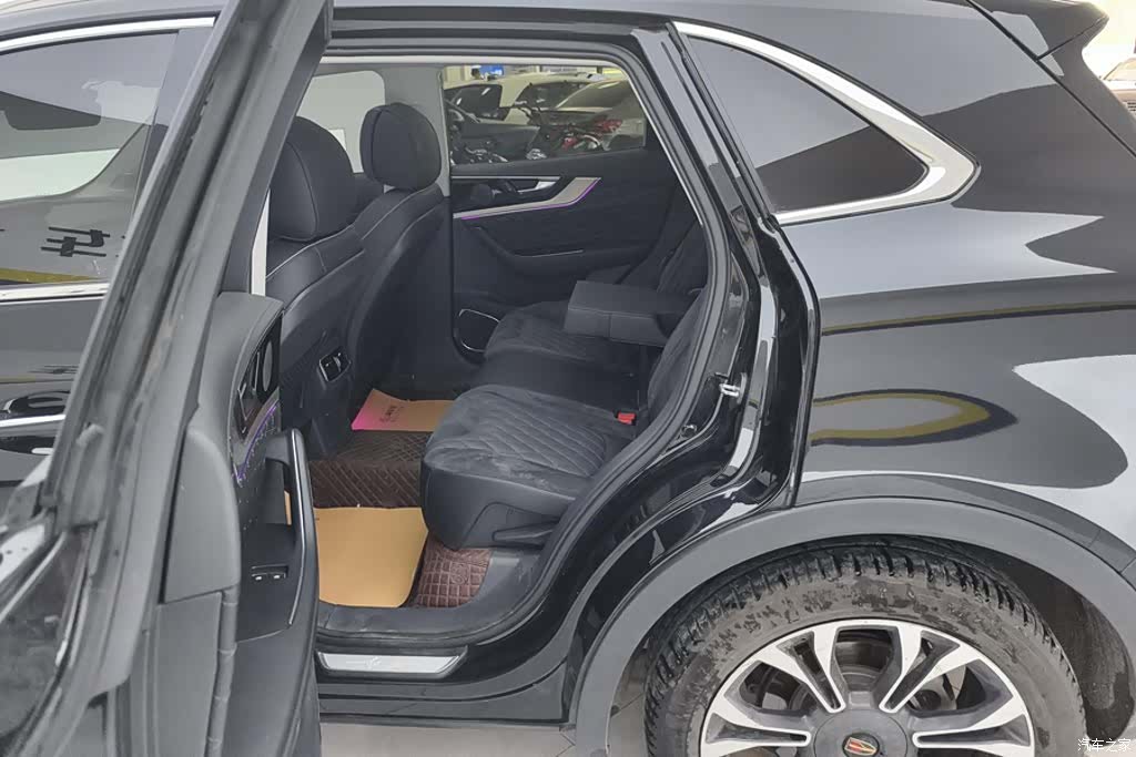 Hongqi HS5, 2020 11