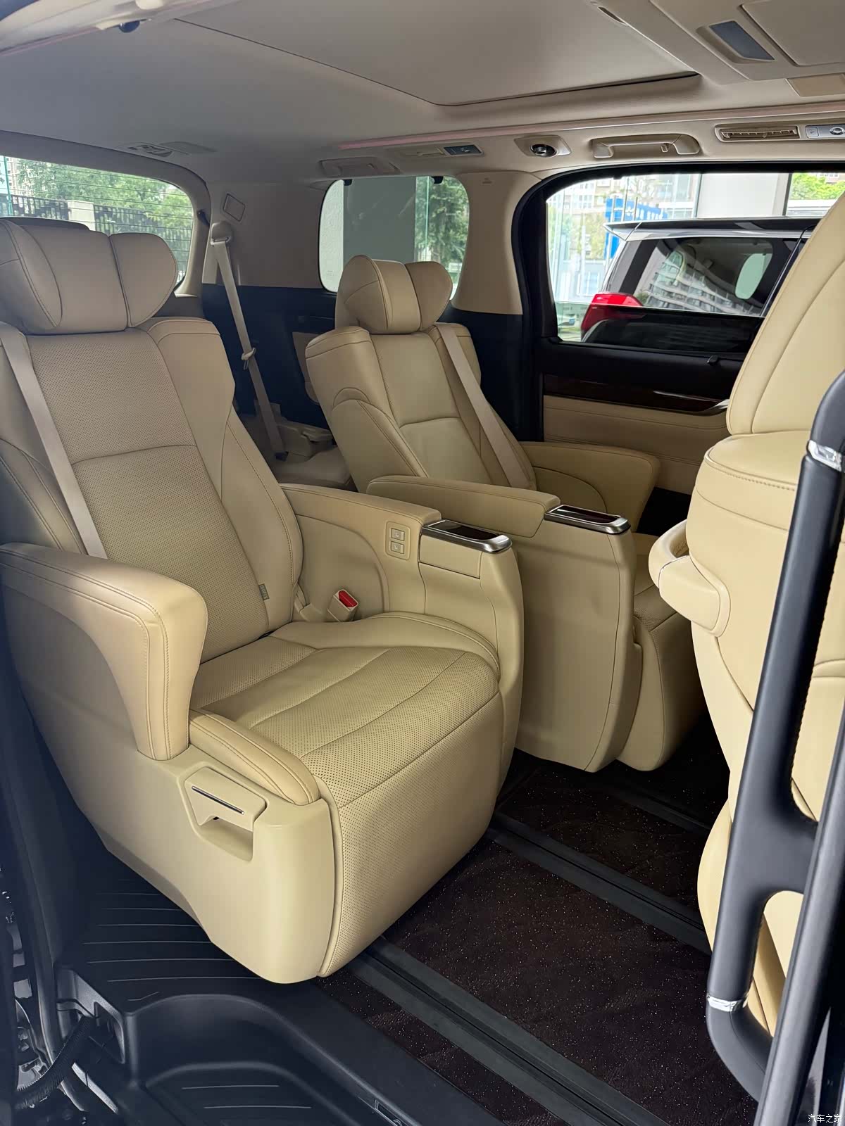 Toyota Alphard, 2018 4
