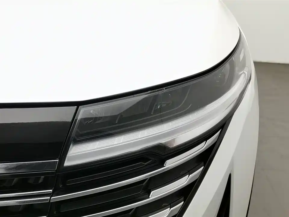 Nissan Exploring the land