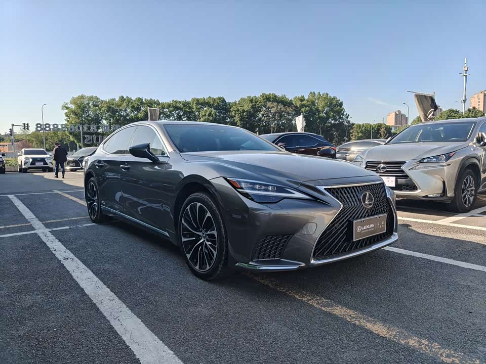 Lexus LS