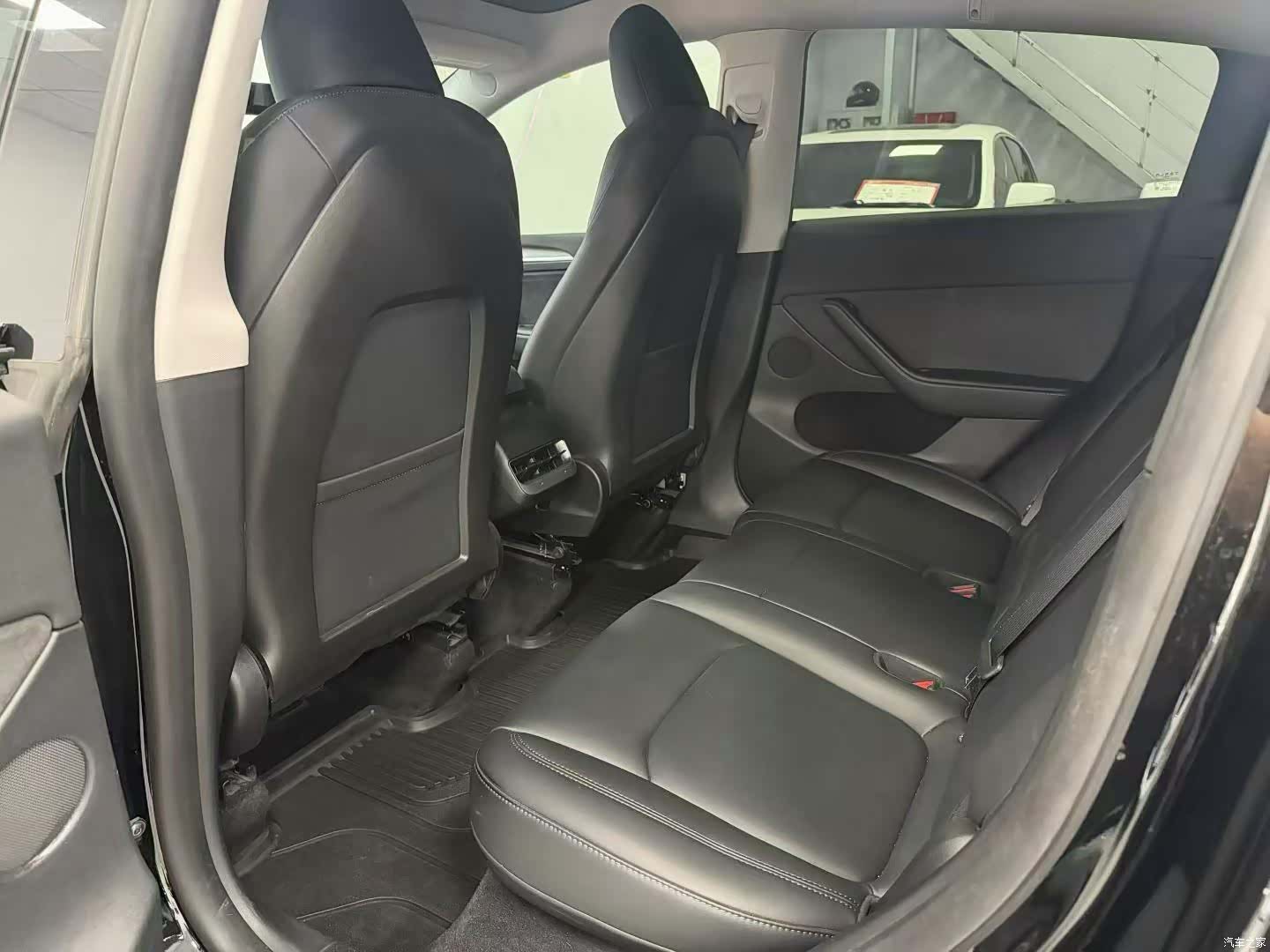 Tesla Model Y, 2024 8