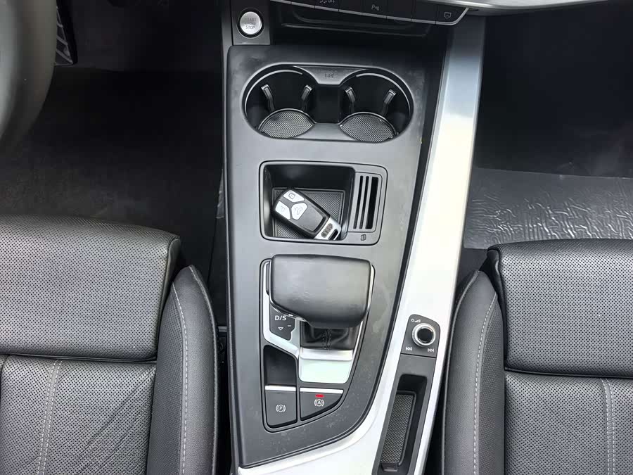 Audi A4L 2021, фото 8