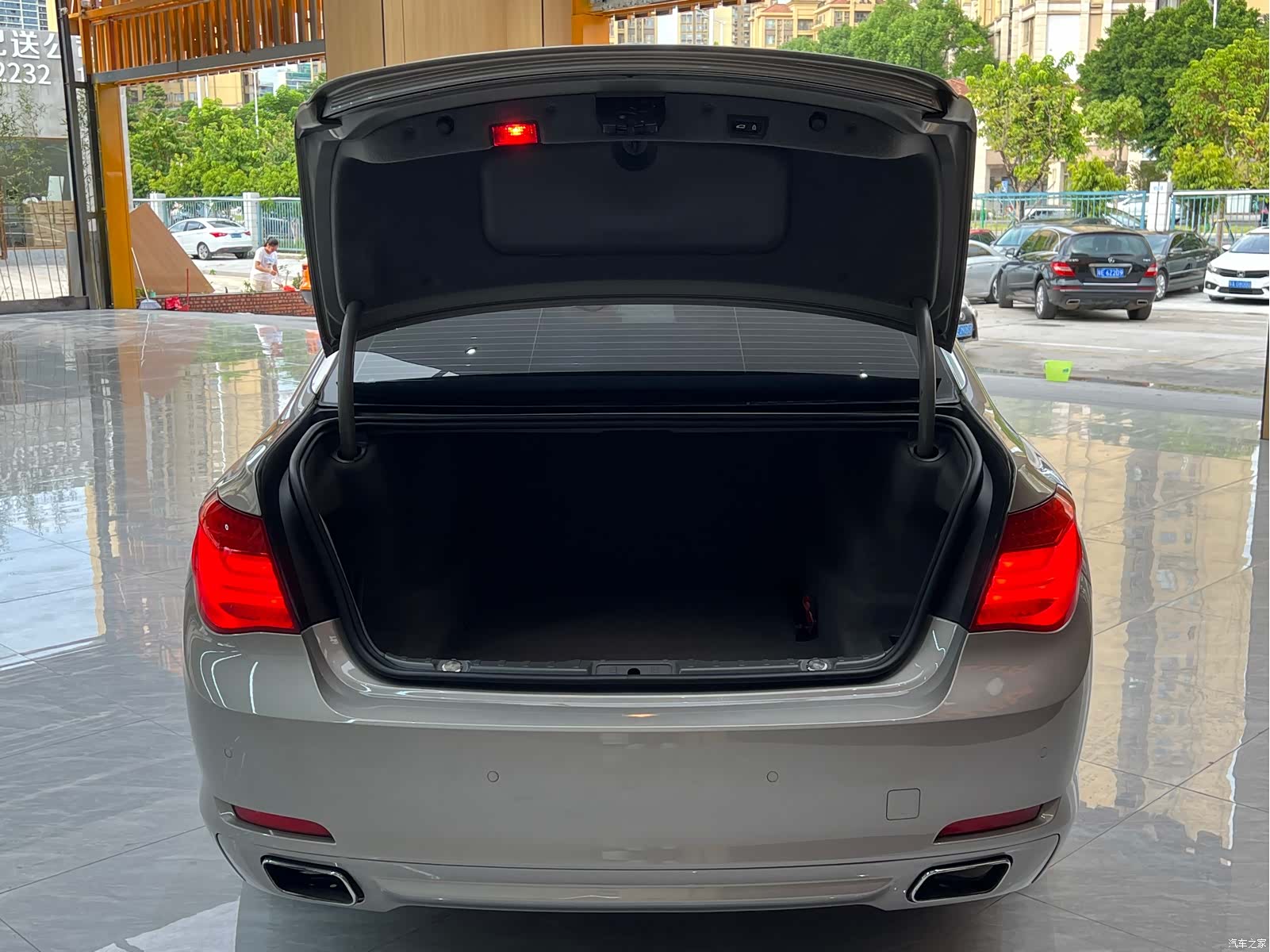 BMW 7 Series, 2012 33