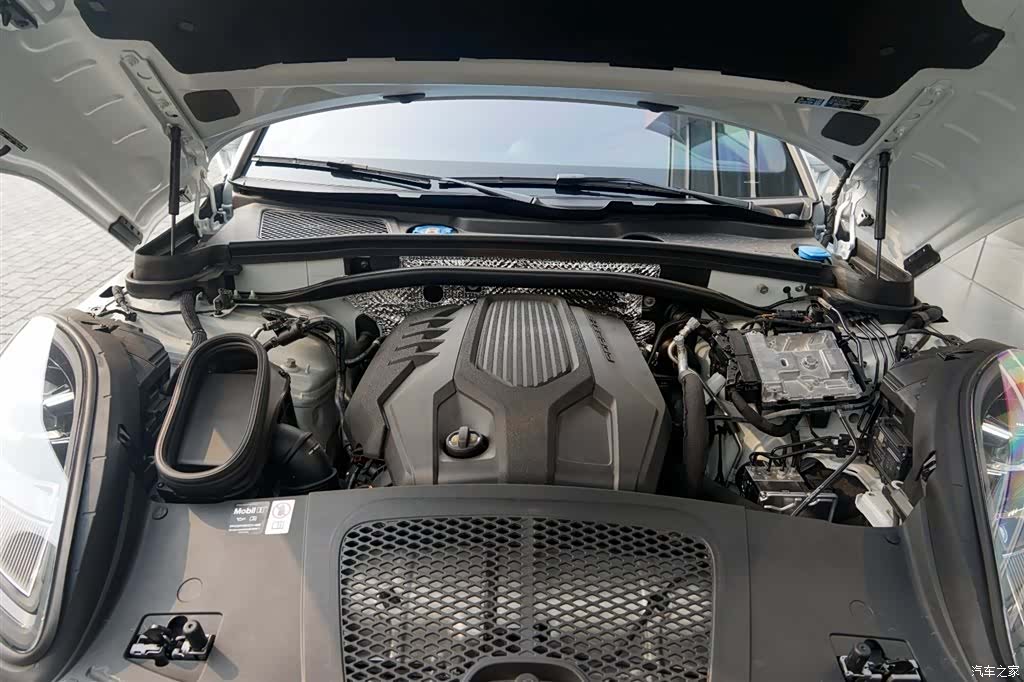 Porsche Macan, 2025 17
