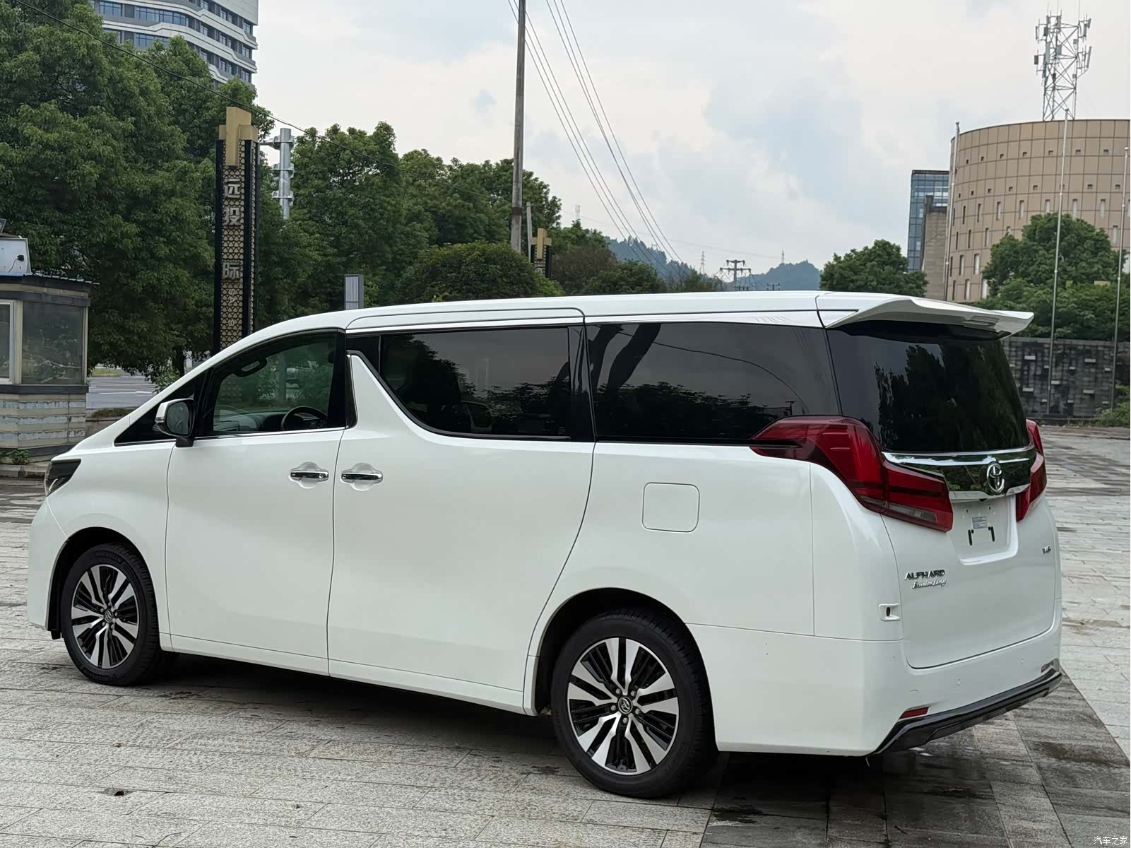 Toyota Alphard, 2018 все фото