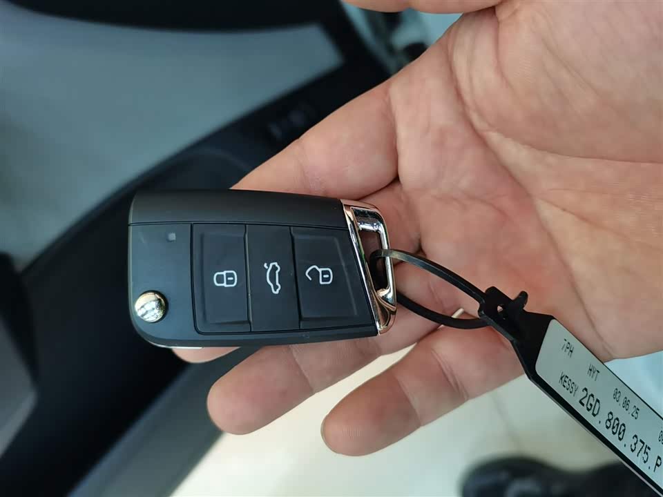 Volkswagen T-ROC exploring Songs