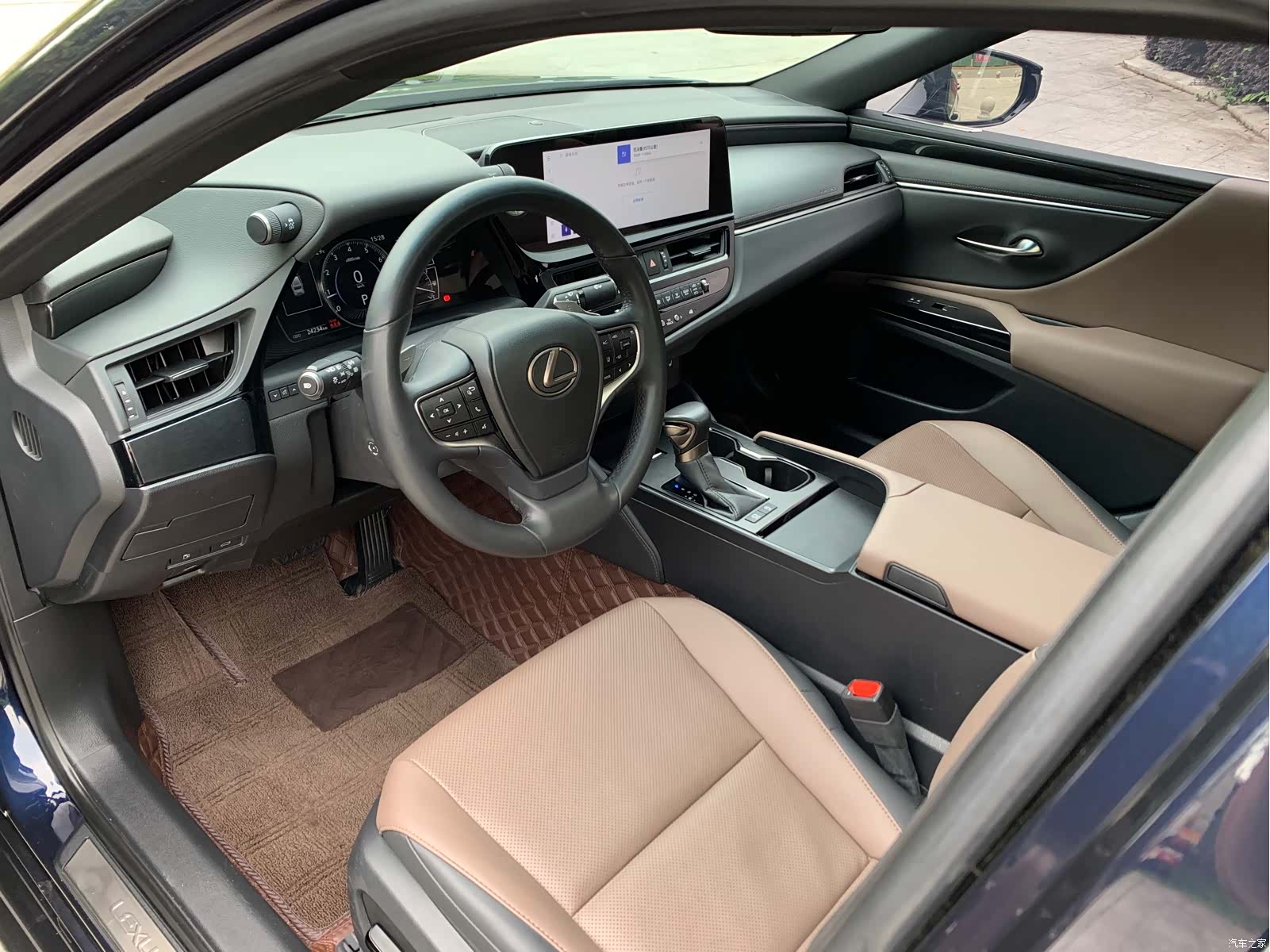 Lexus ES, 2024 3