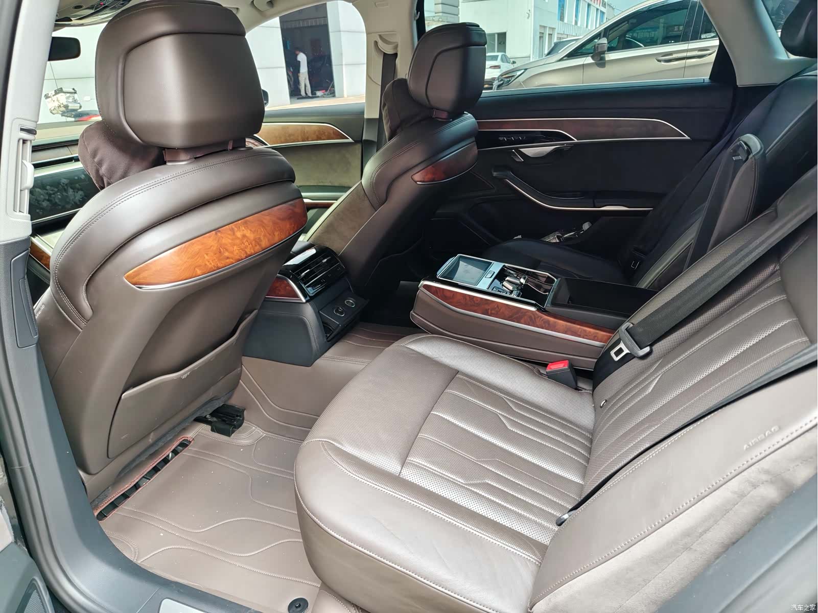 Audi A8L, 2020 все фото