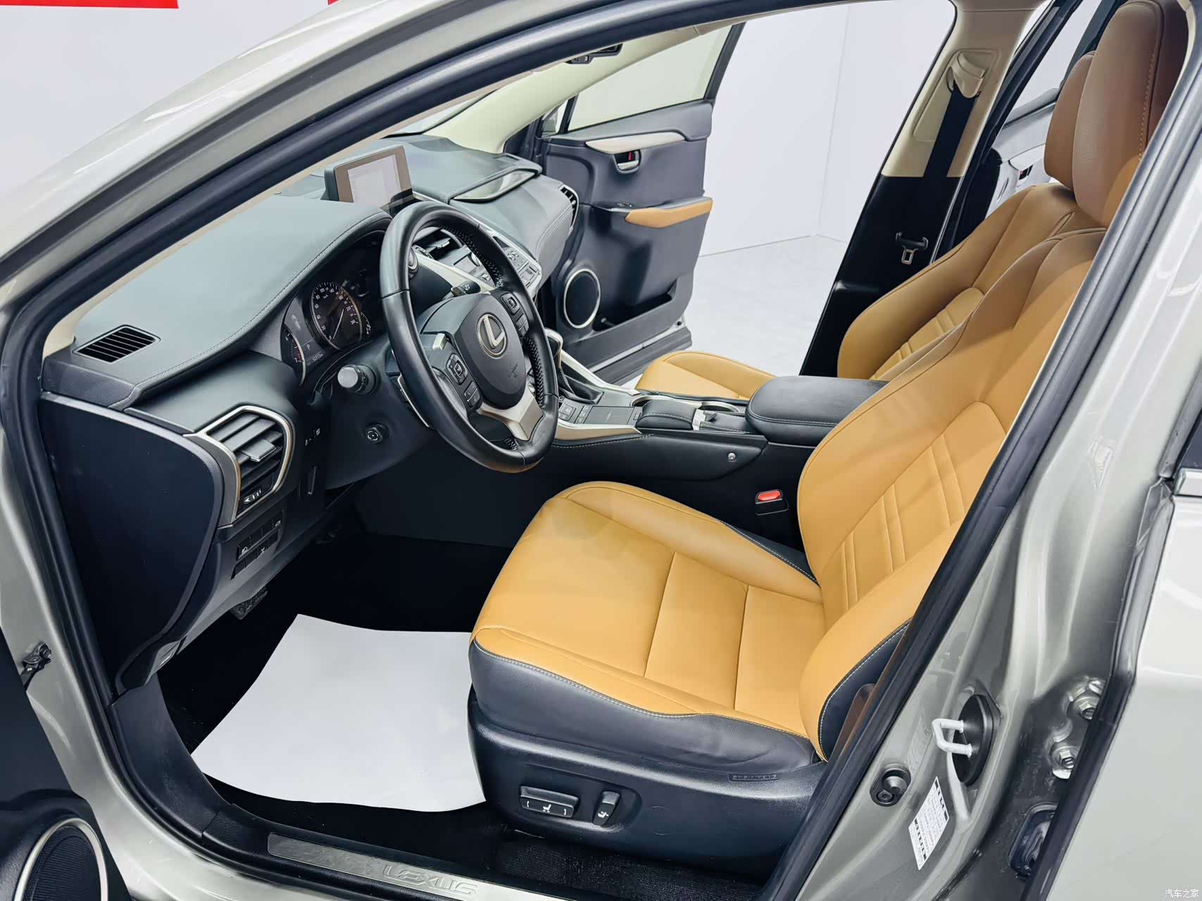 Lexus NX, 2020 4