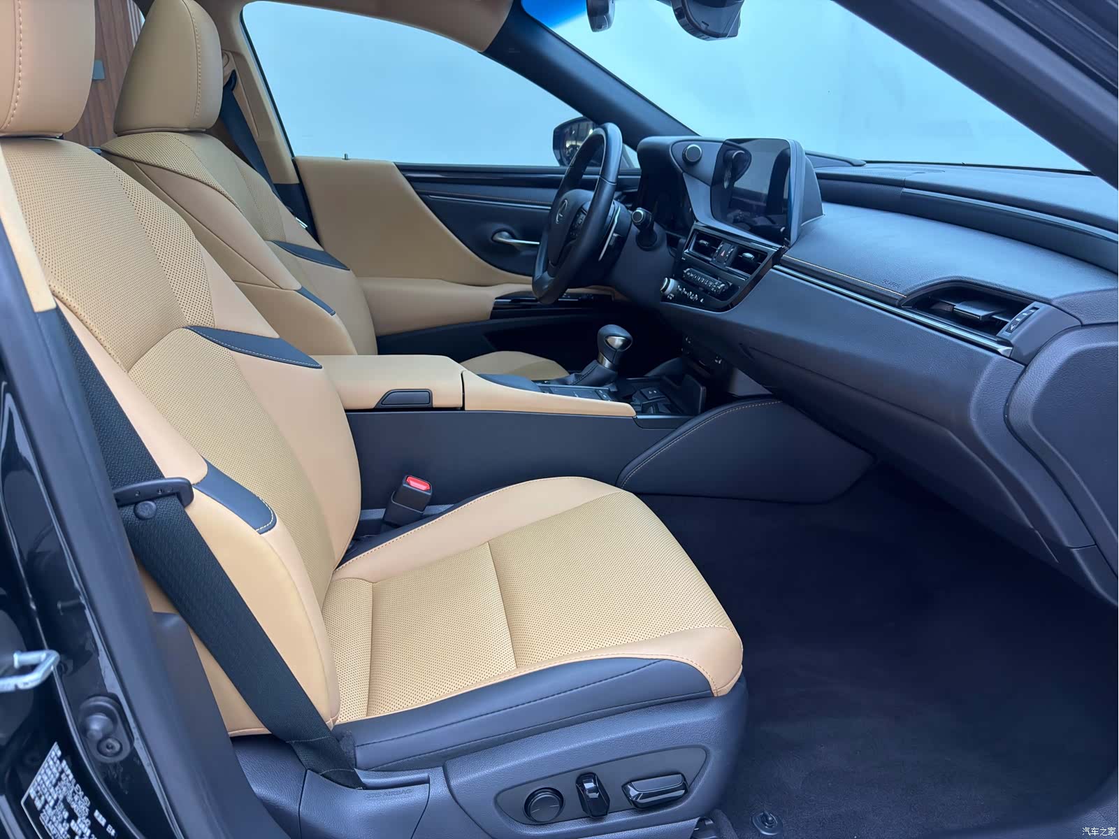 Lexus ES, 2022 21