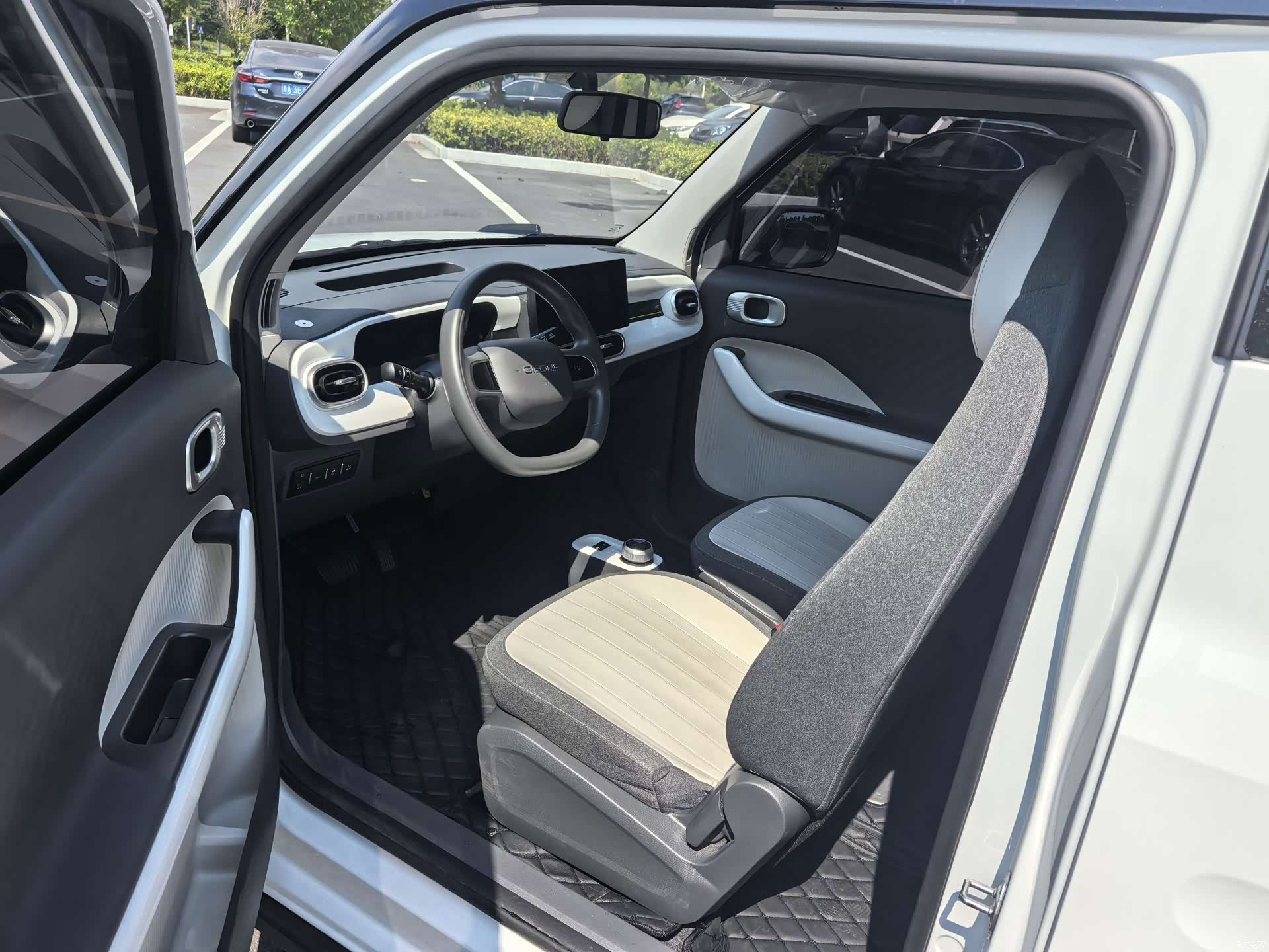 Geely Panda, 2025 8