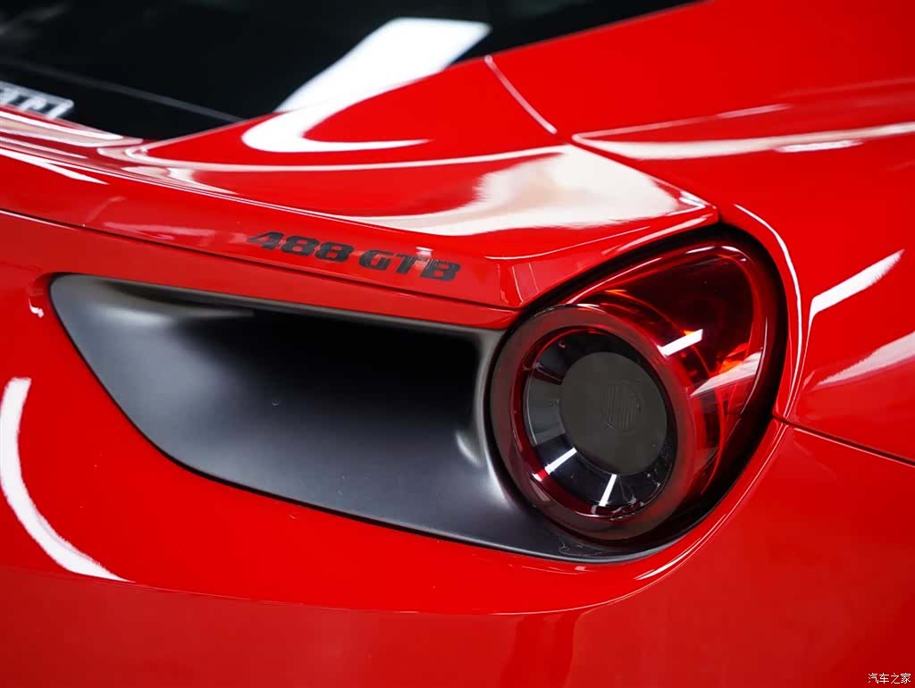 Ferrari 488, 2017 4
