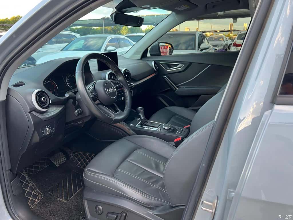Audi Q2L, 2022 11