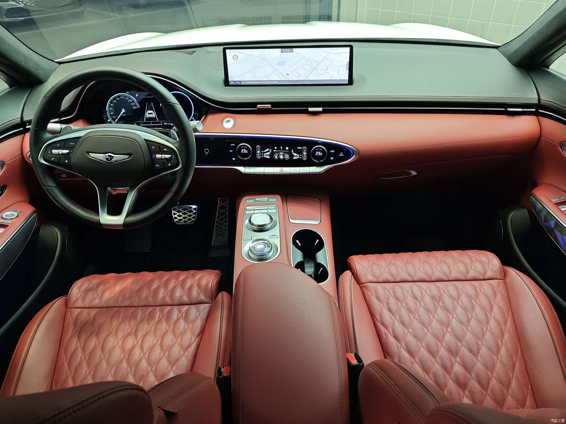 Genesis GV70, 2024 8