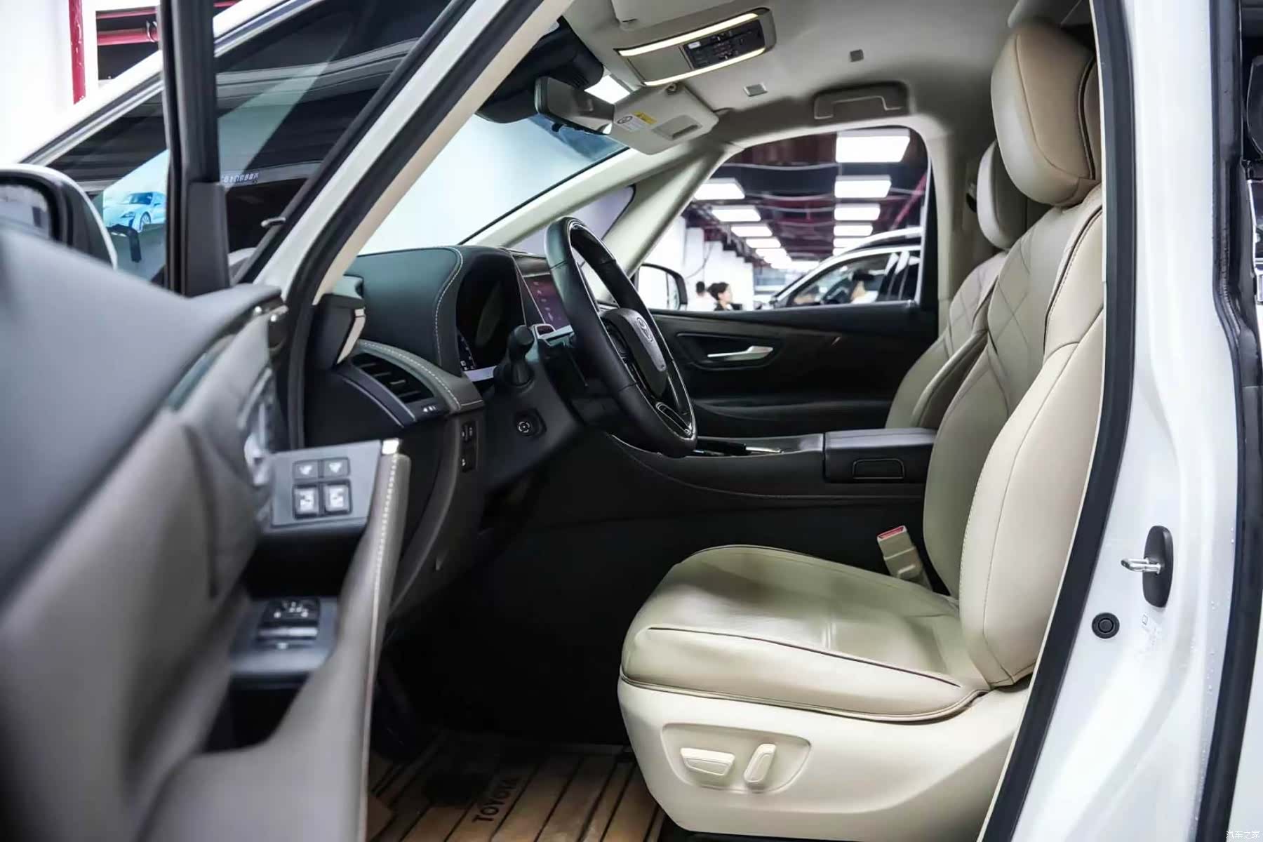 Toyota Alphard, 2024 8