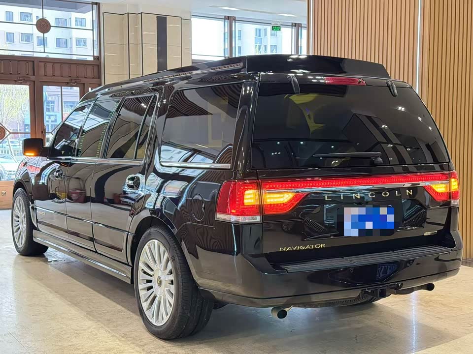 Lincoln Navigator