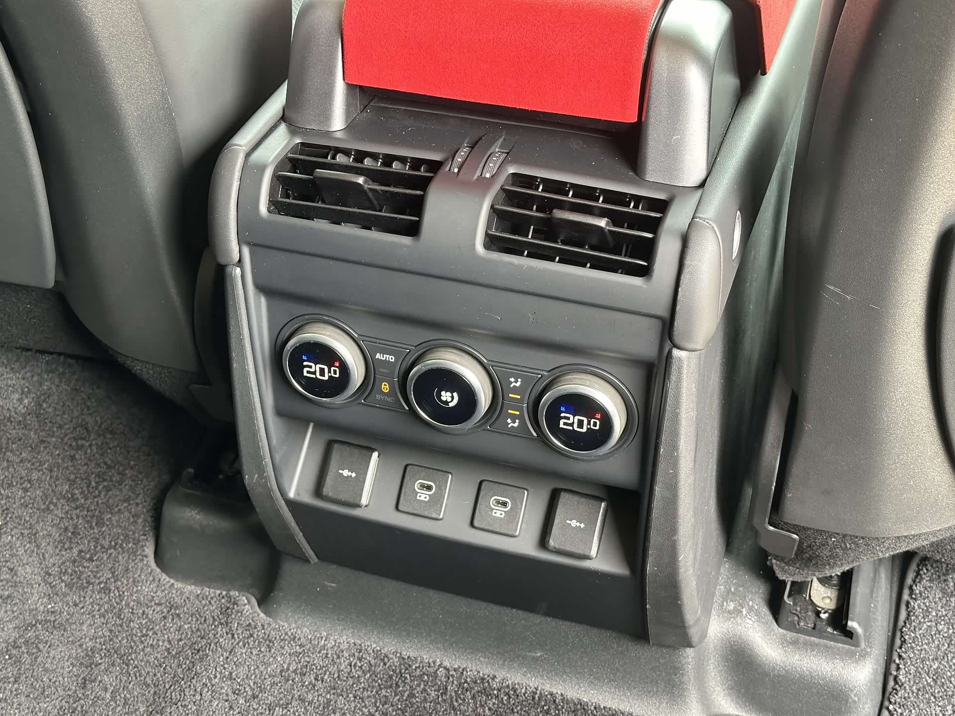 Land Rover Defender, 2021 24