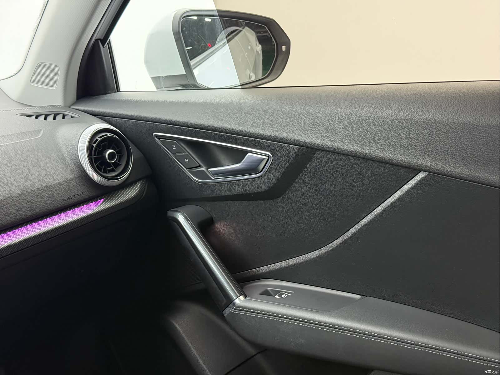 Audi Q2L, 2021 9