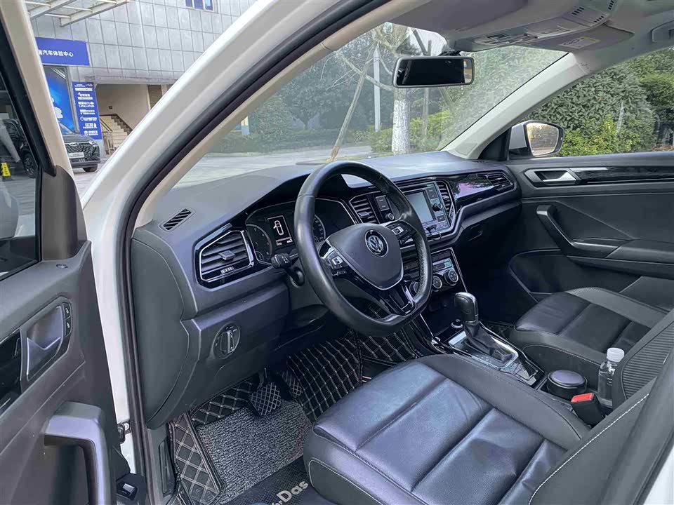 Volkswagen T-ROC exploring Songs