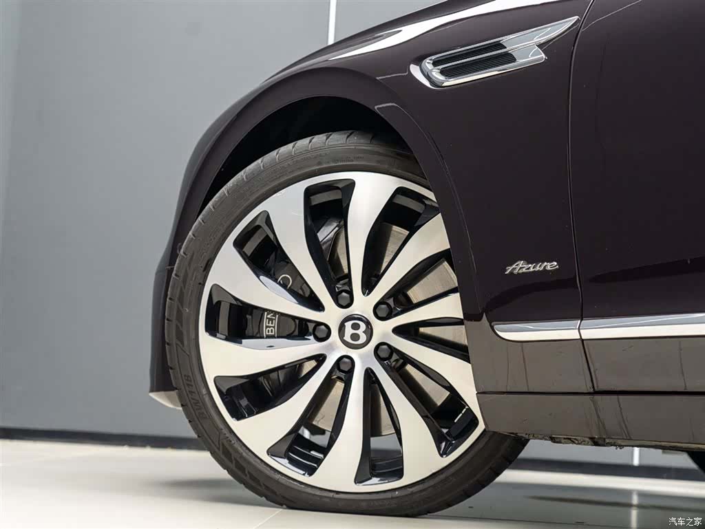 Bentley Flying Spur, 2023 6