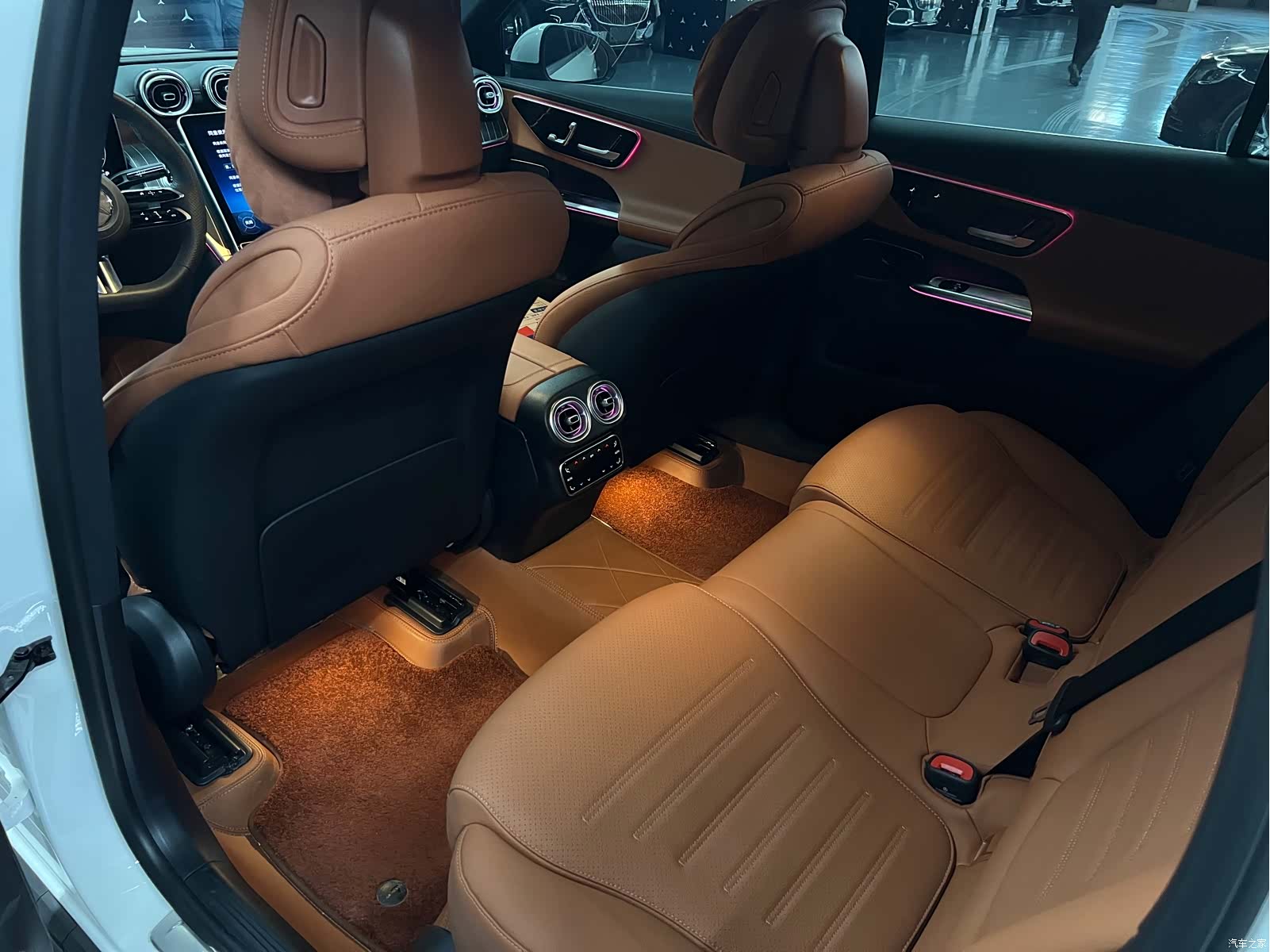 Mercedes-Benz GLC, 2025 13