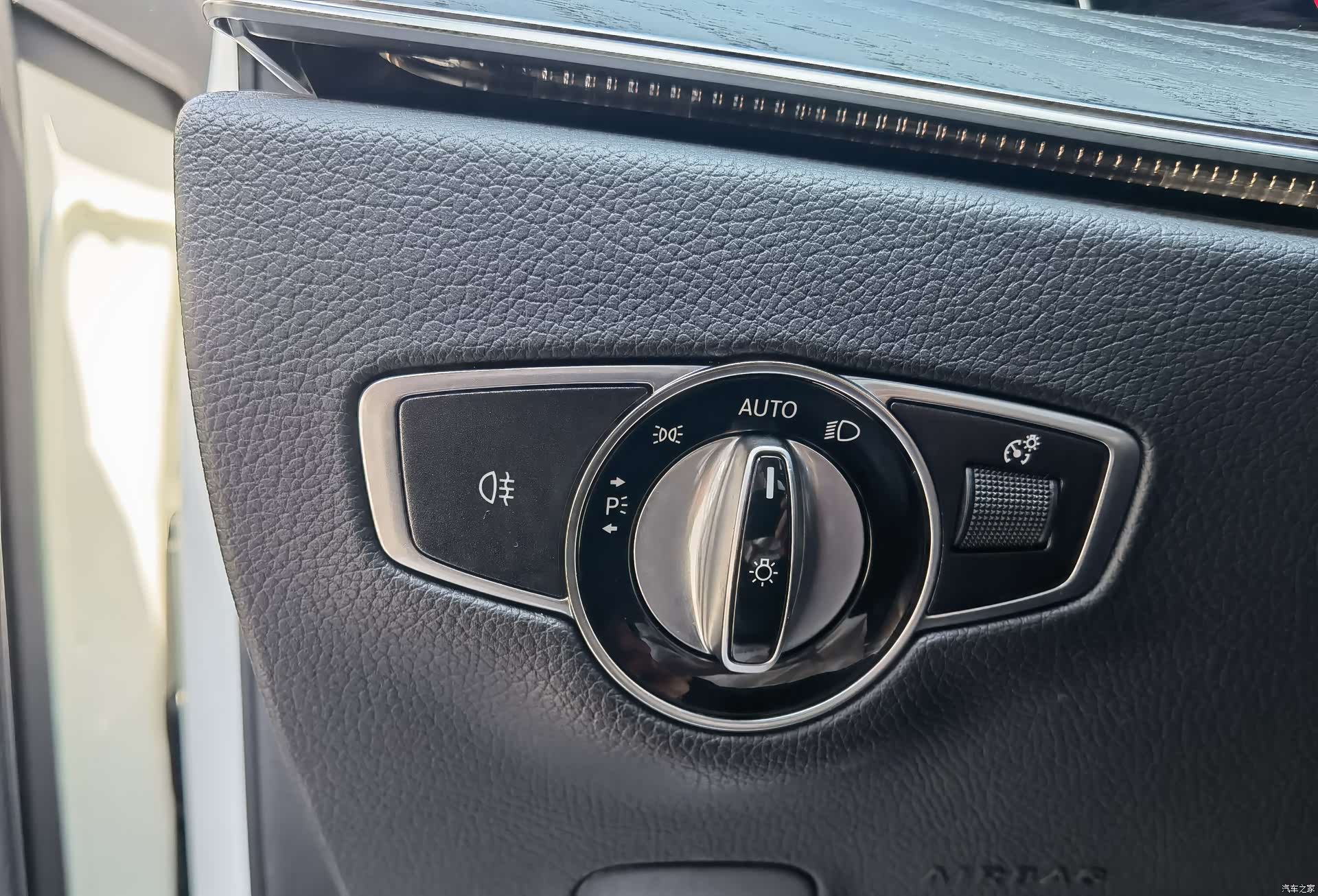 Mercedes-Benz E-Class, 2022 13