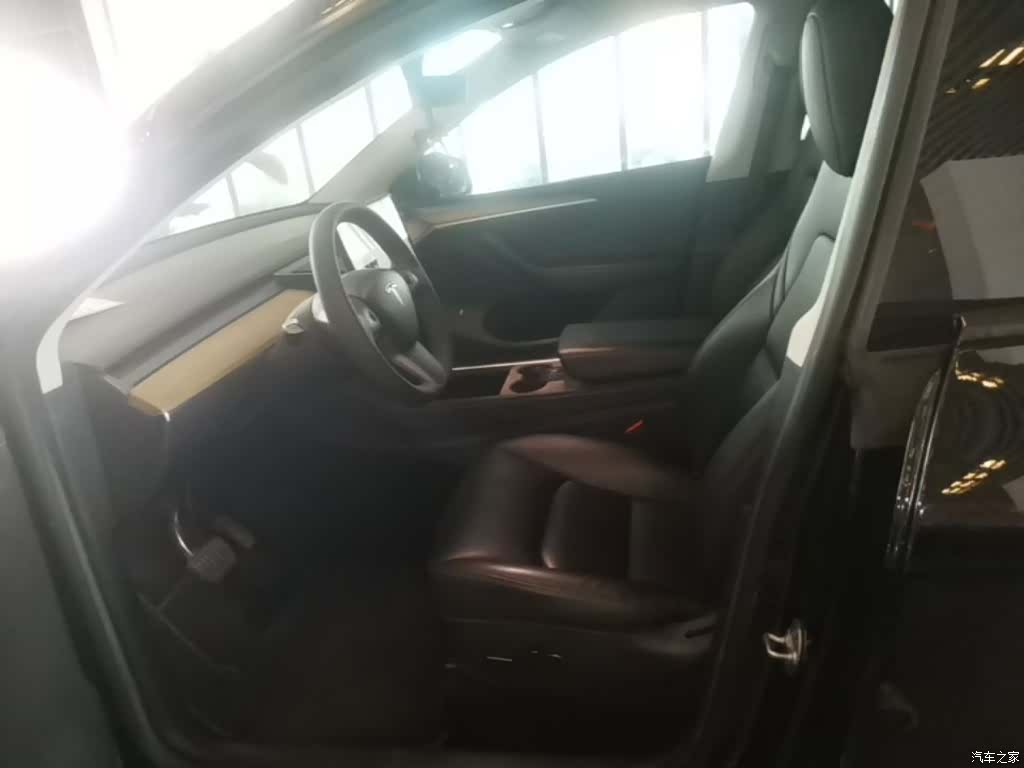 Tesla Model Y, 2023 15