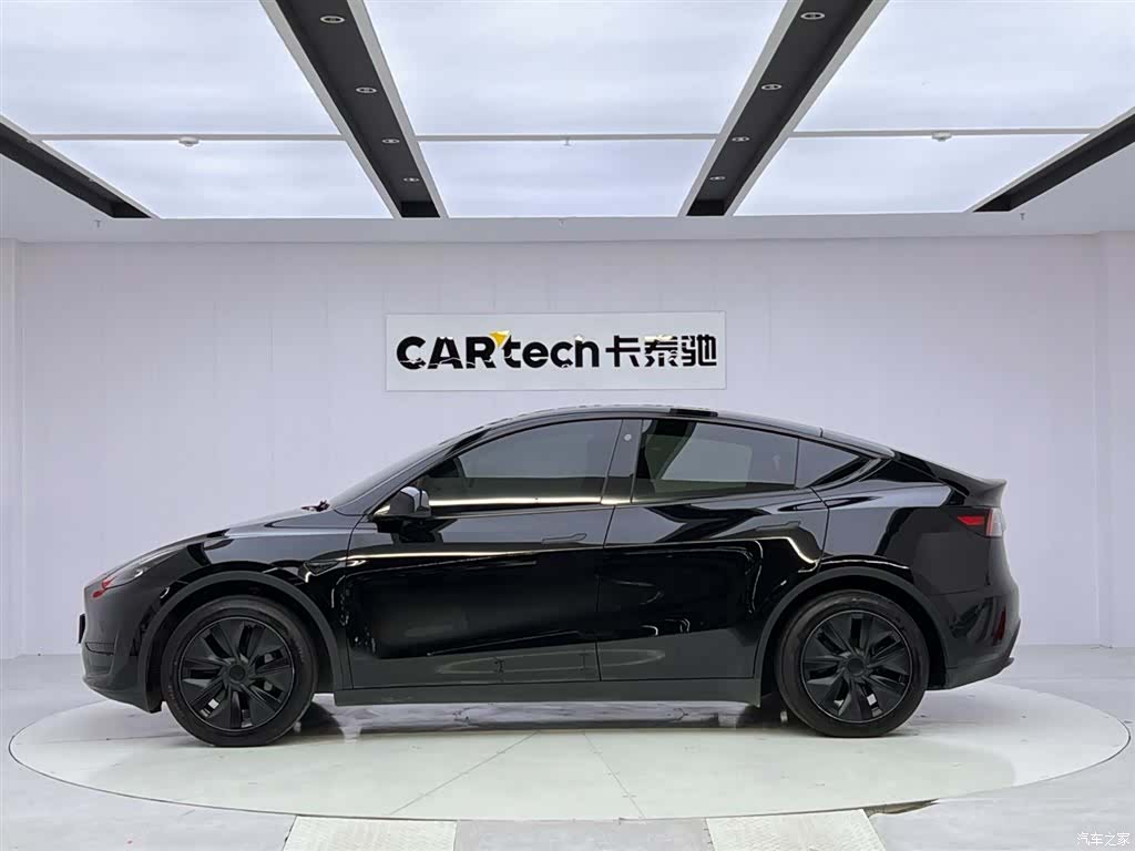 Tesla Model Y, 2023 2