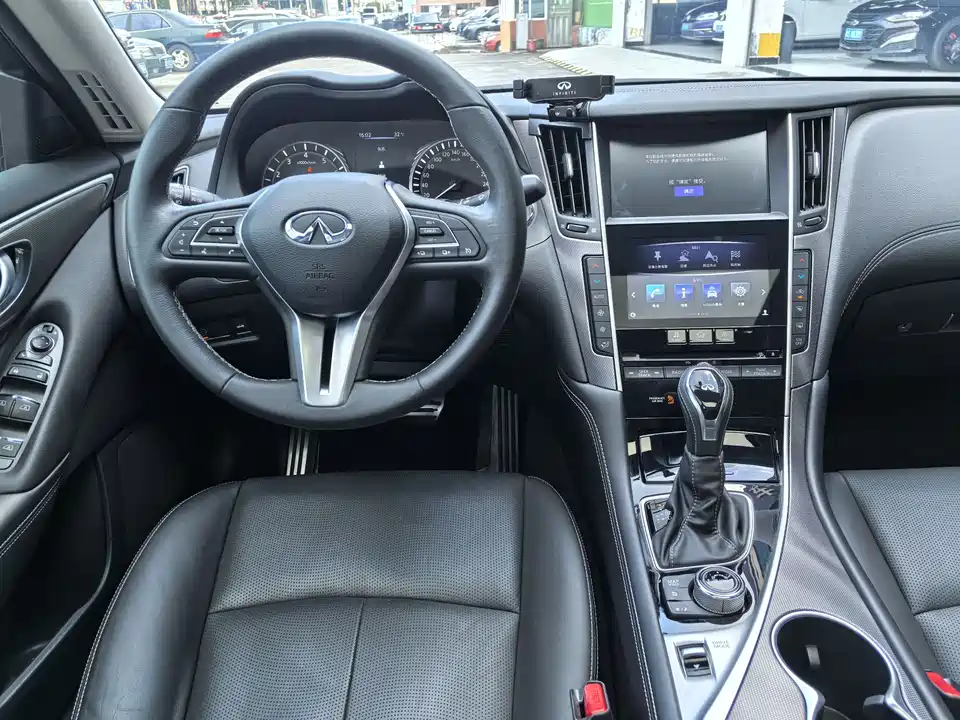 Infiniti Q50L