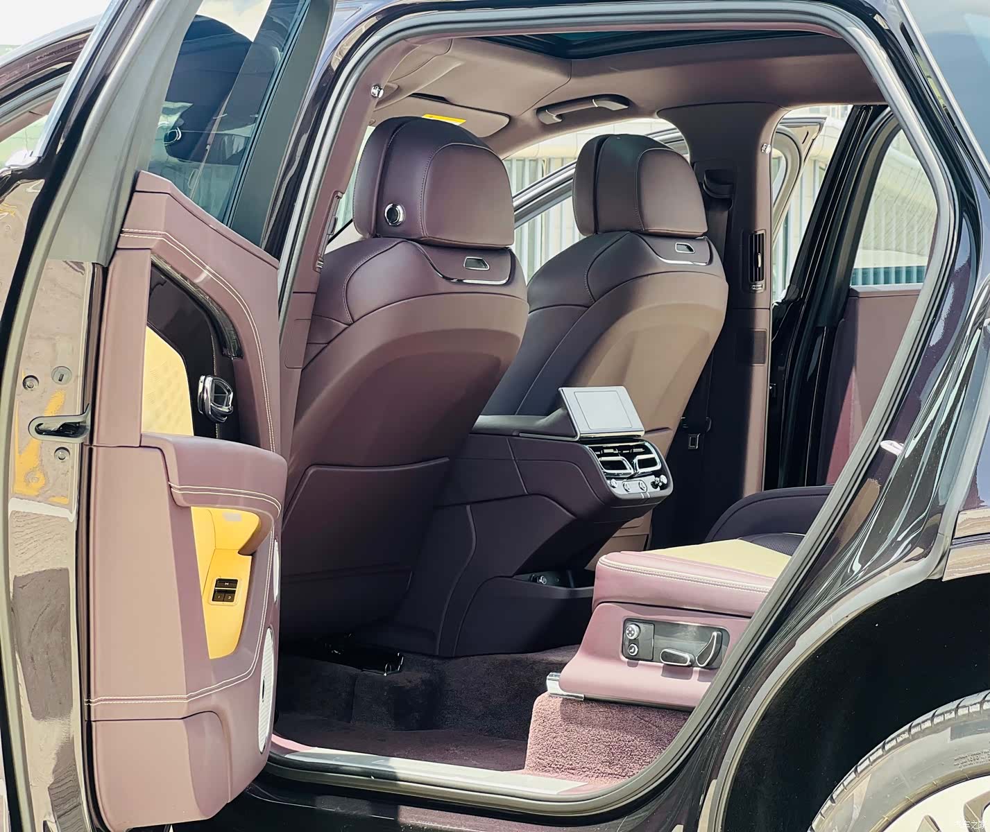 Bentley Bentayga, 2023 6