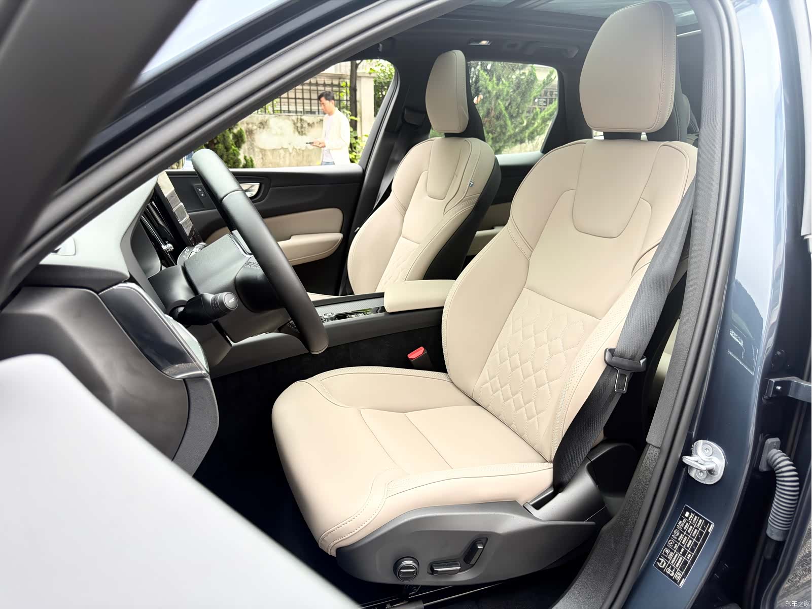 Volvo XC60, 2025 10