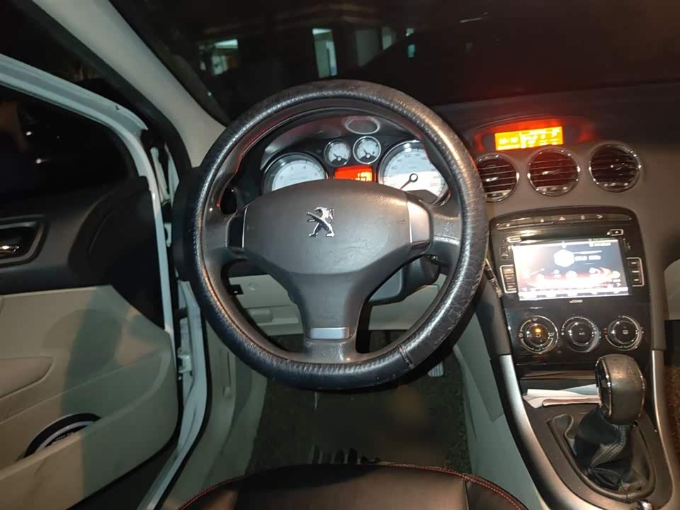 Peugeot 408