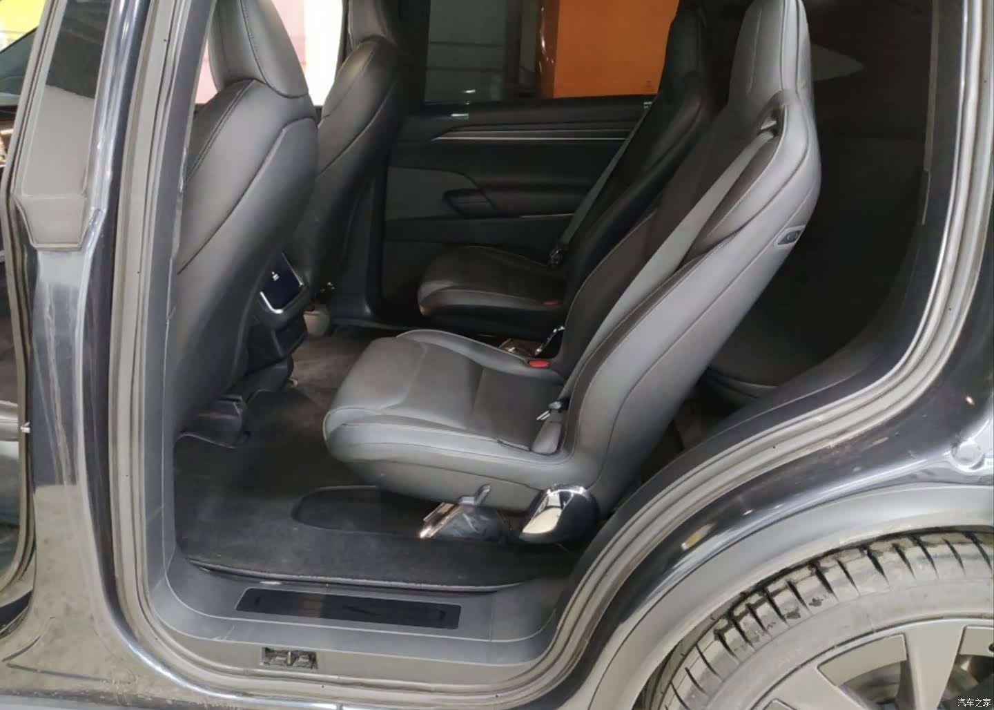 Tesla Model X, 2025 6