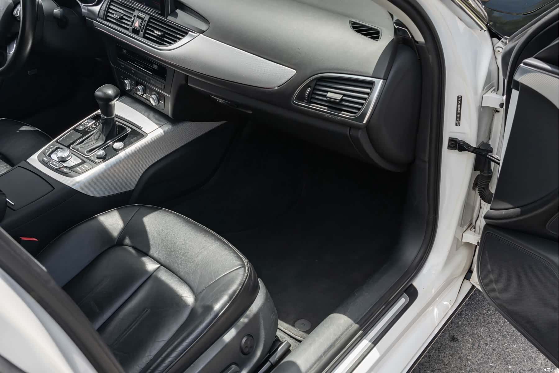 Audi A6L, 2014 26