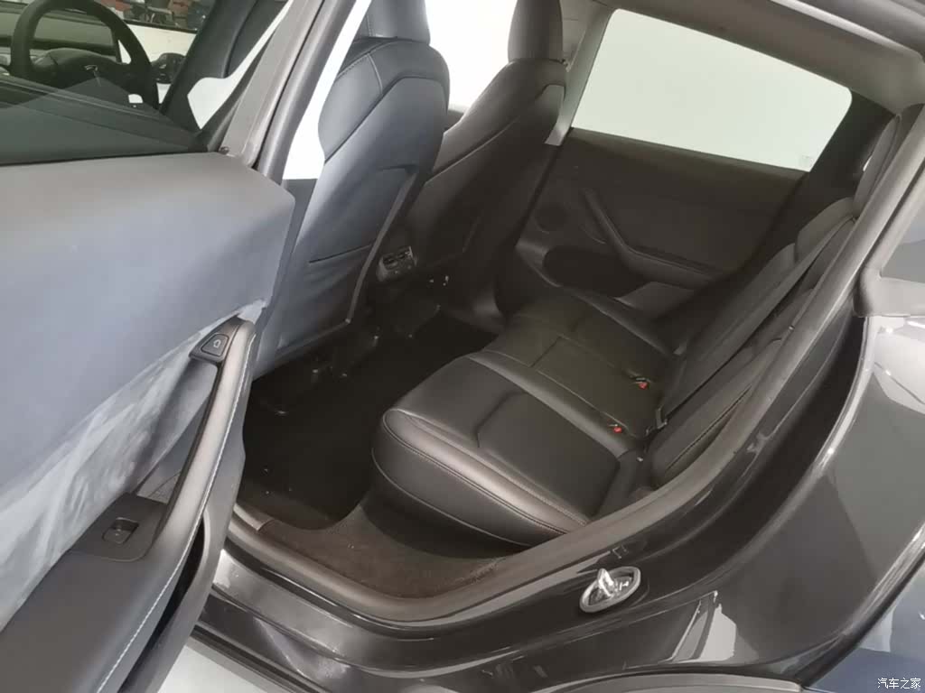 Tesla Model Y, 2024 17
