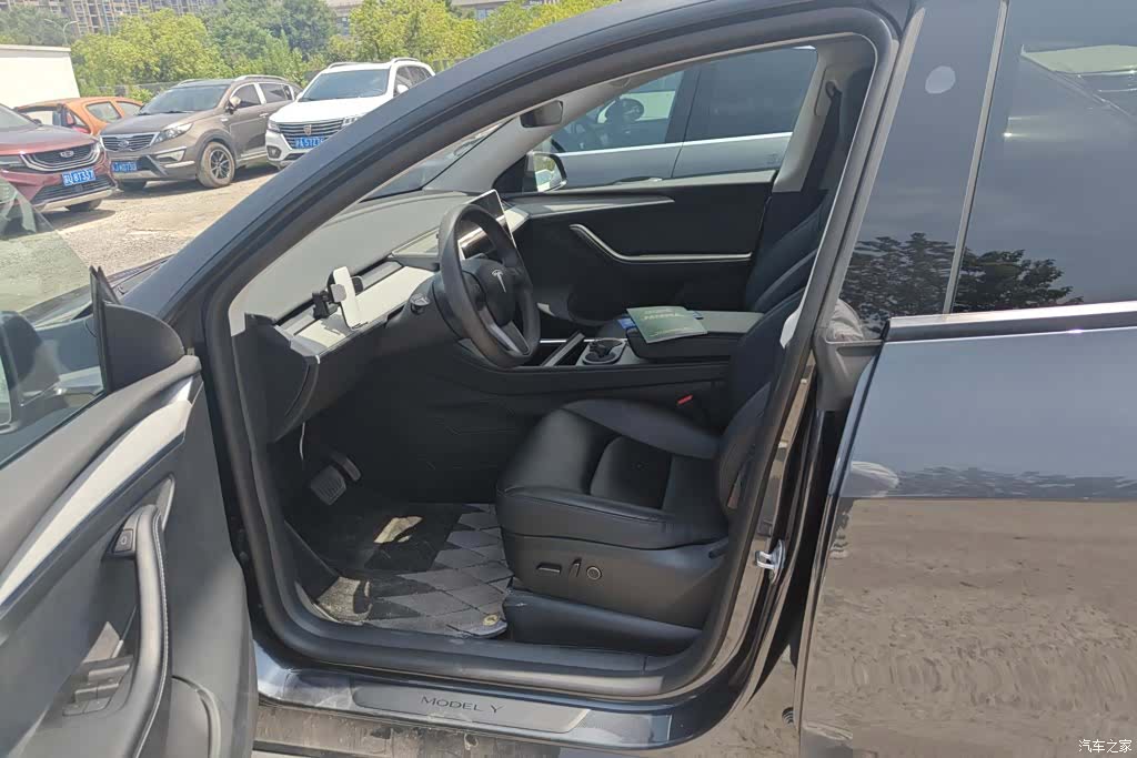 Tesla Model Y, 2024 9