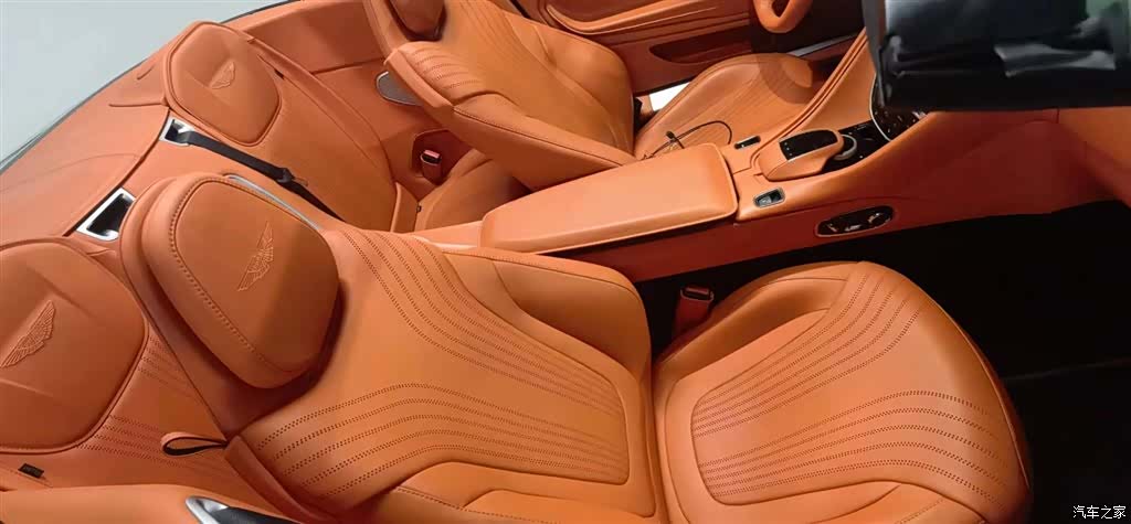 Aston Martin DB11, 2021 13
