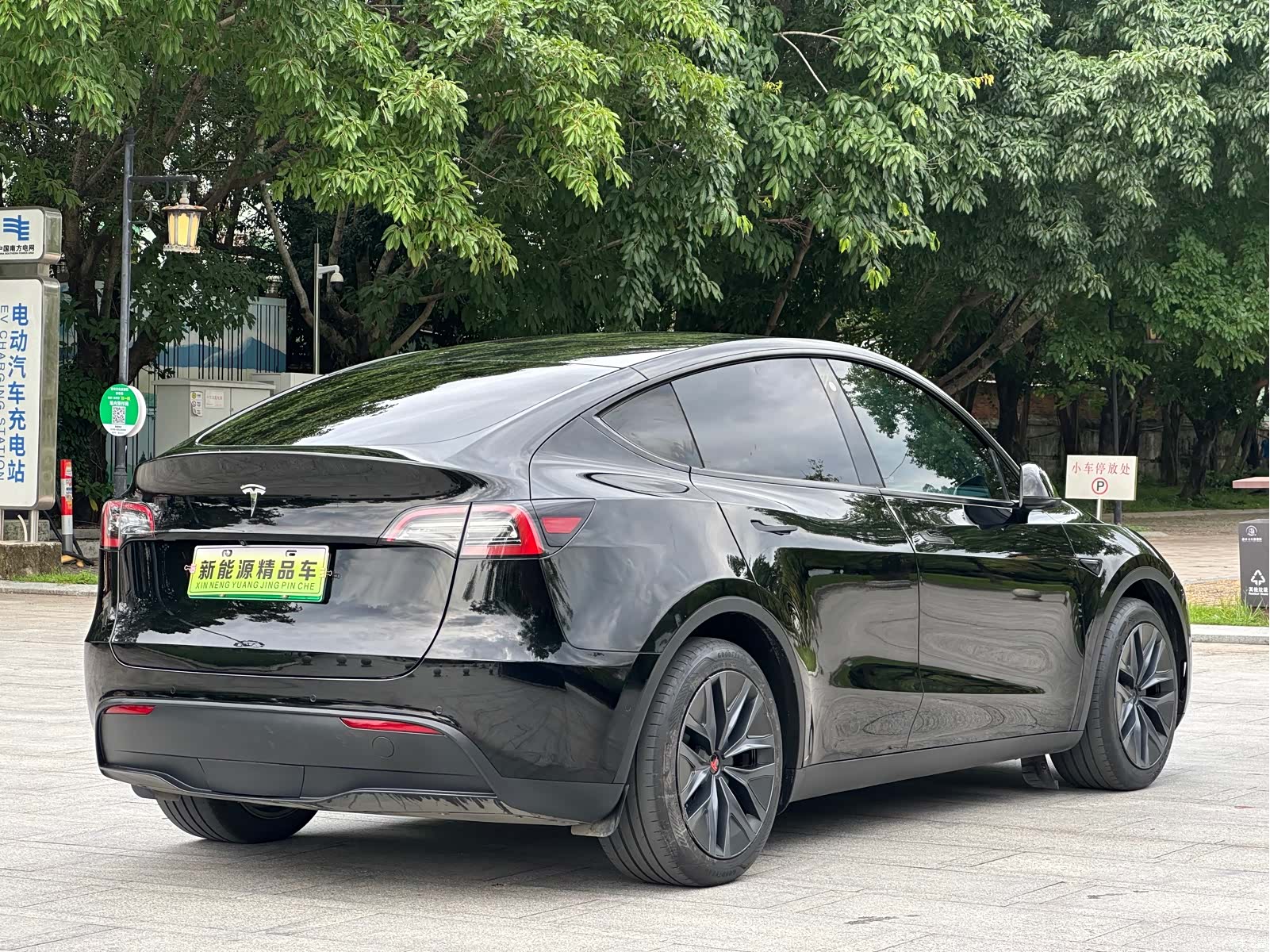 Tesla Model Y, 2021 4