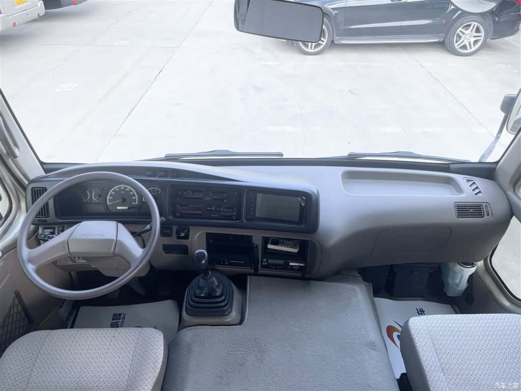 Toyota Coaster, 2018 9