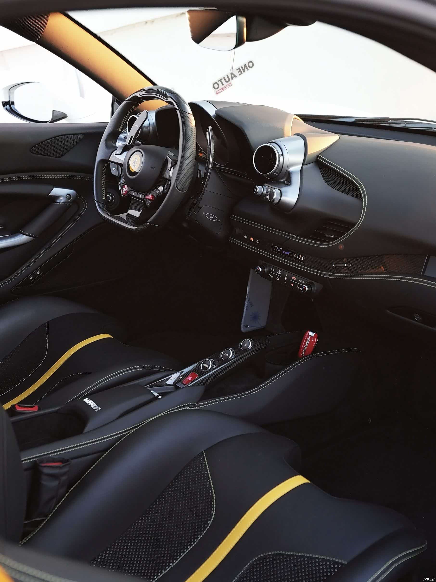Ferrari F8, 2023 15