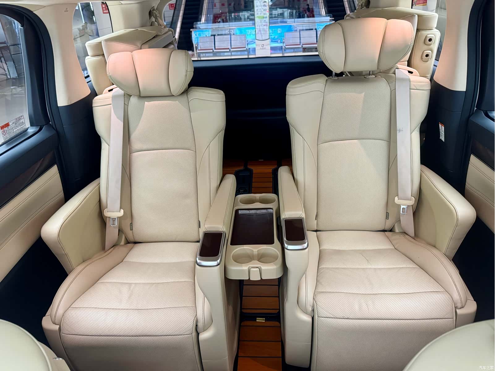 Toyota Alphard, 2015 7