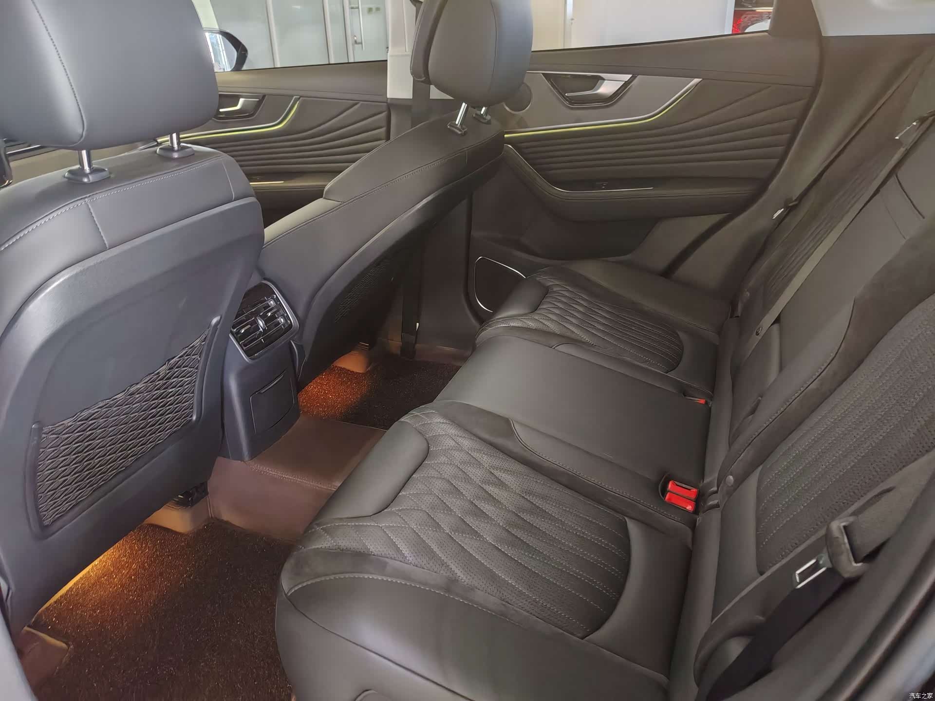 Hongqi HS5, 2024 27