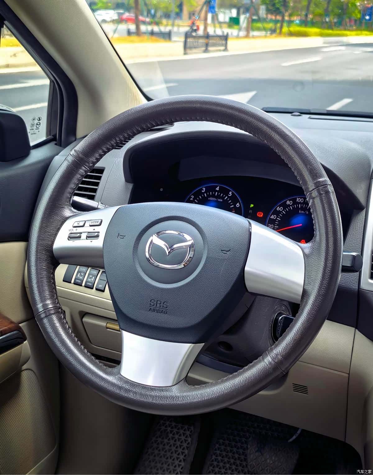 Mazda 8, 2013 11