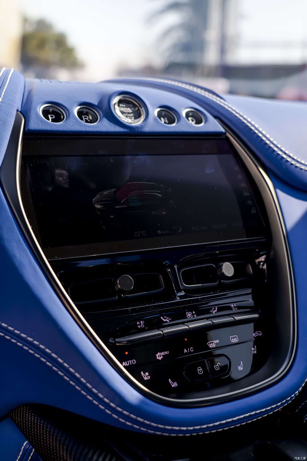 Aston Martin DBX, 2021 8