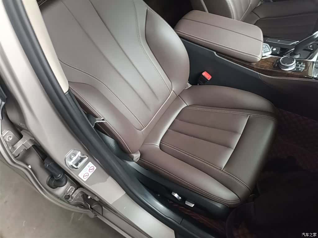 BMW 5 Series, 2020 25